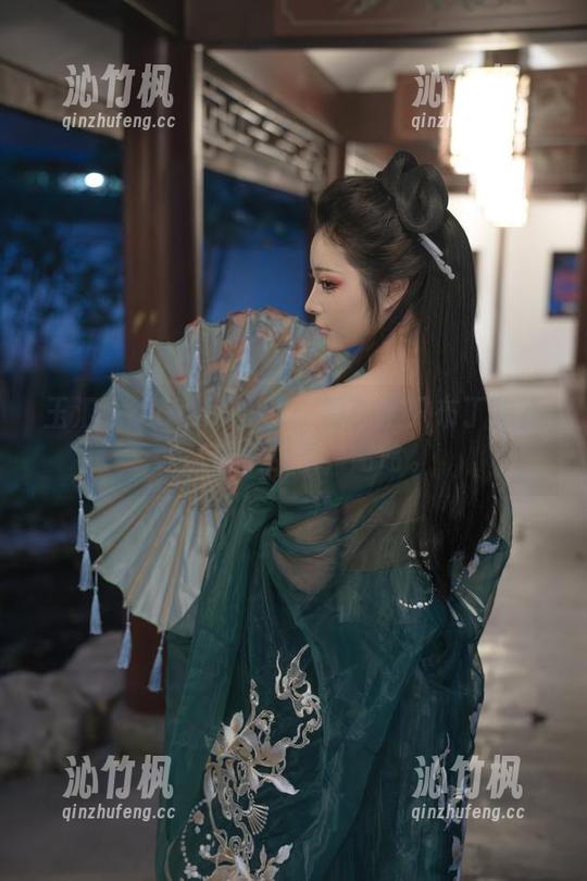 玉汇 kokuhui在线：看！这只布丁狗正等着你带回家，哈哈。